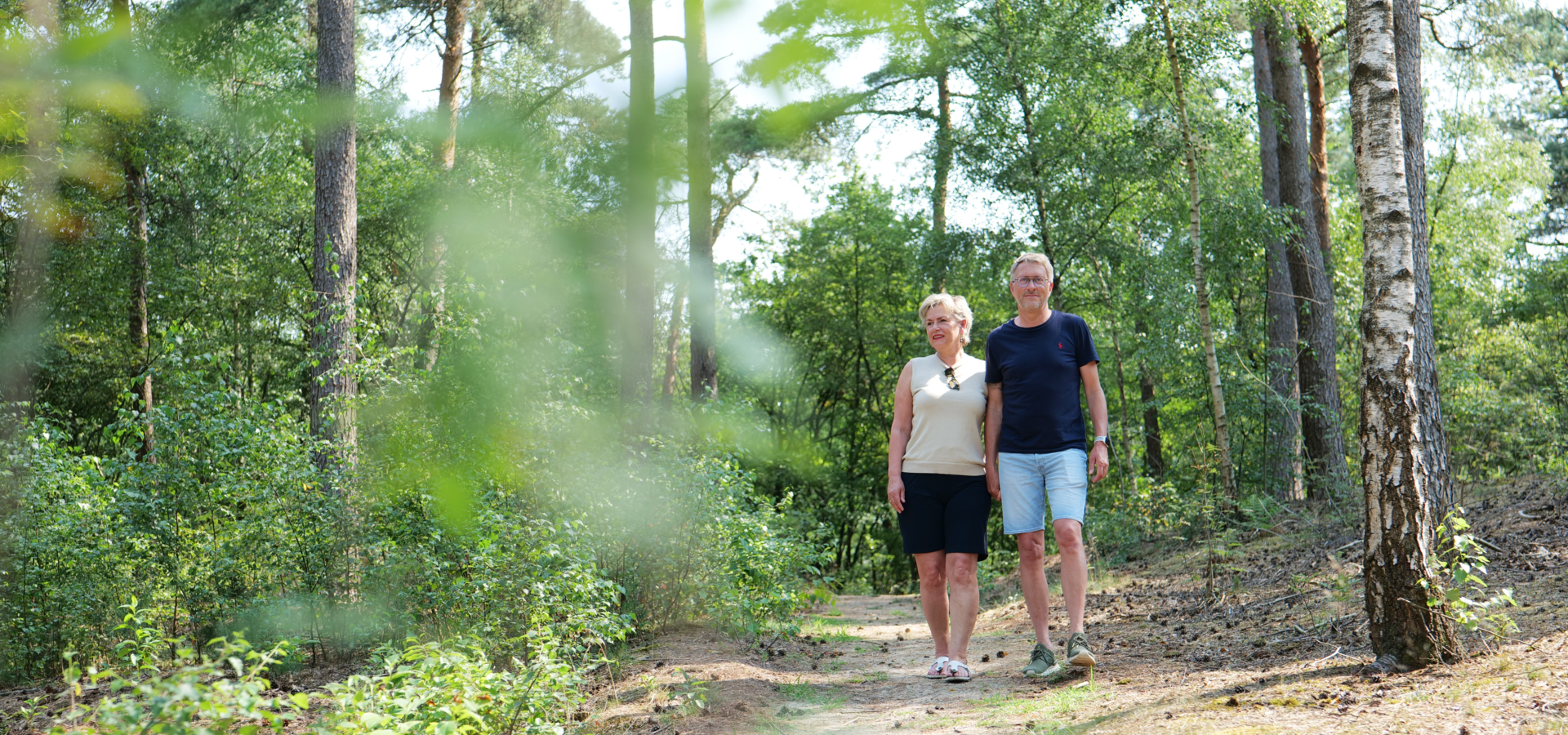 Wandelen in het Bos - Stel