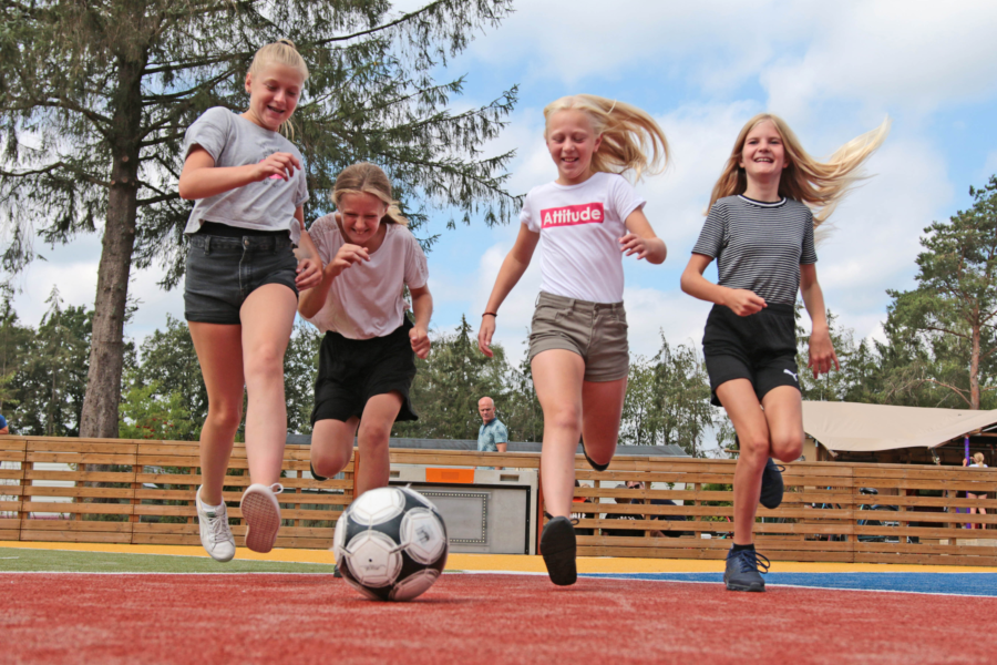 Voetbal meiden 1 klein